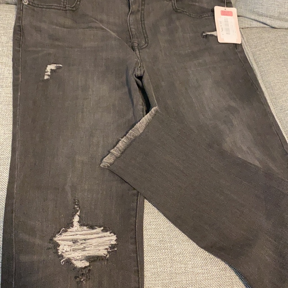 C&V RIPPED JEANS - Picture 7 of 8